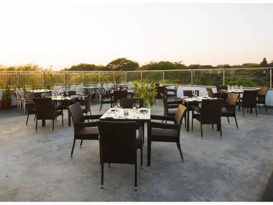 Tulip Inn Bangalore Exterior foto