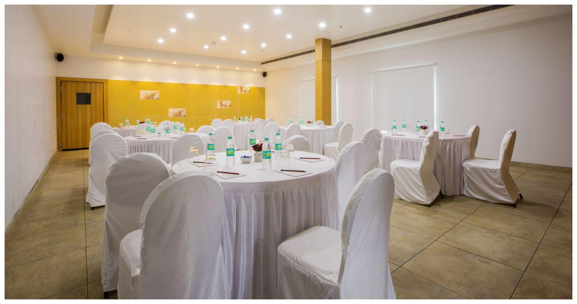 Tulip Inn Bangalore Exterior foto